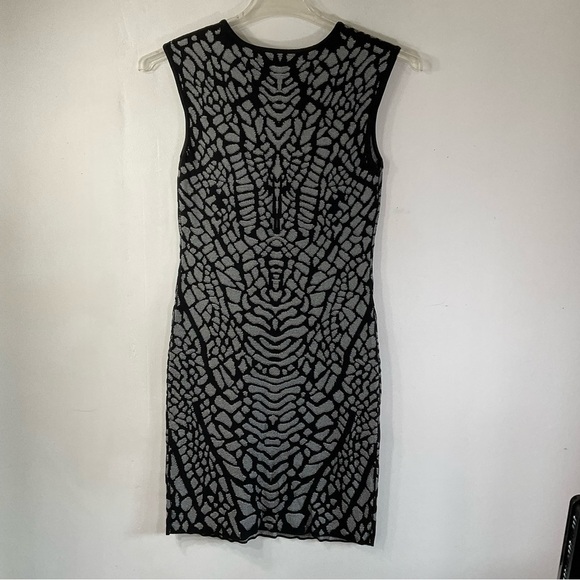 Carmen Mark Valvo Black Grey Knit Midi Dress M Print Bodycon - Picture 3 of 10